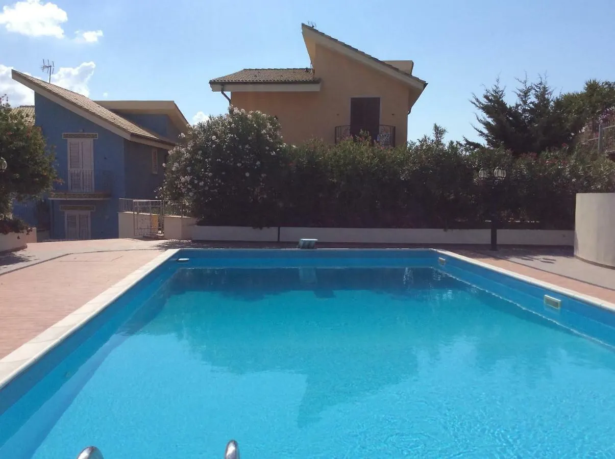 Apartment Villa Mare Vista: Seaside Retreat with Pool Realmonte
