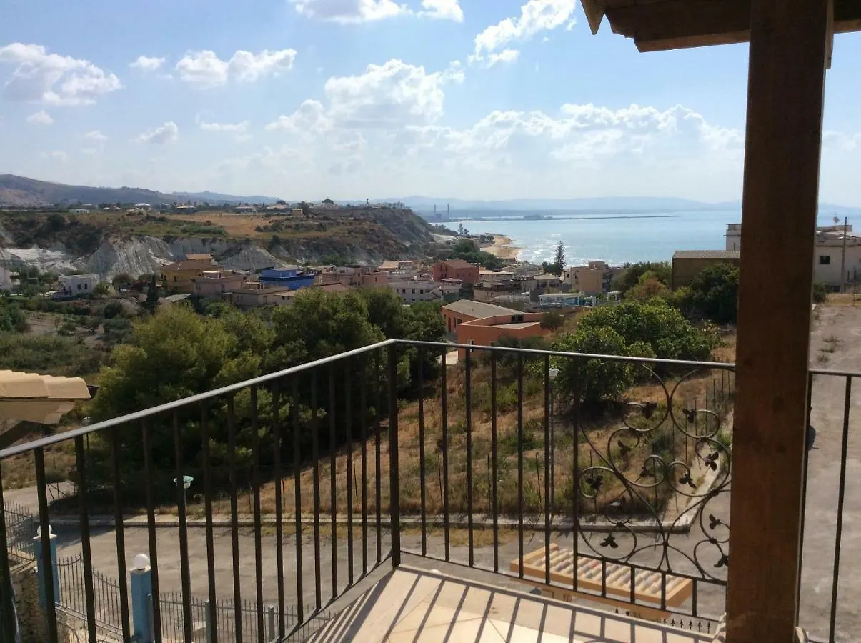 Apartment Villa Mare Vista: Seaside Retreat with Pool Realmonte Italy