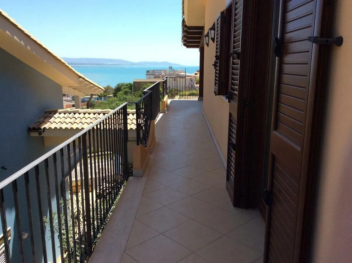Apartment Villa Mare Vista: Seaside Retreat with Pool Realmonte