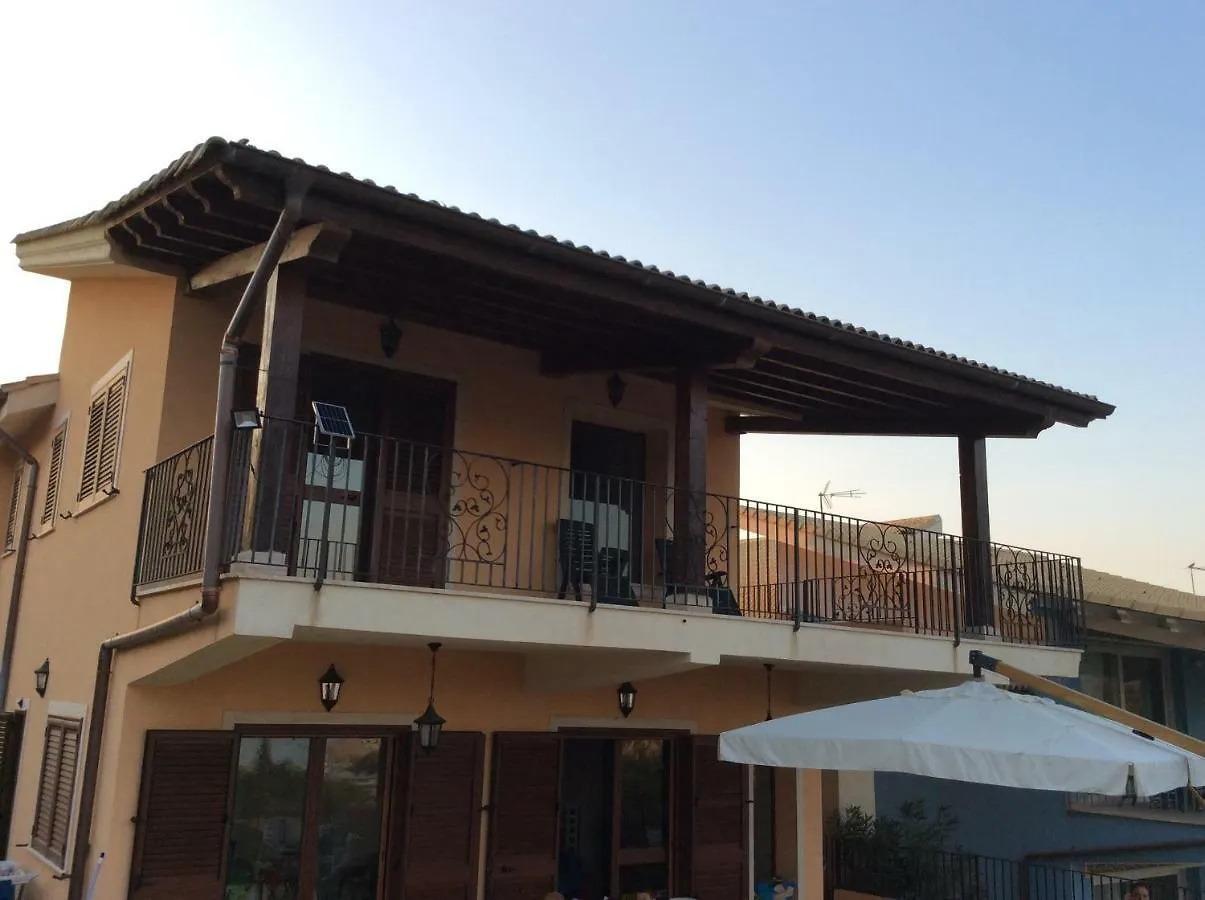 Apartment Villa Mare Vista: Seaside Retreat with Pool Realmonte